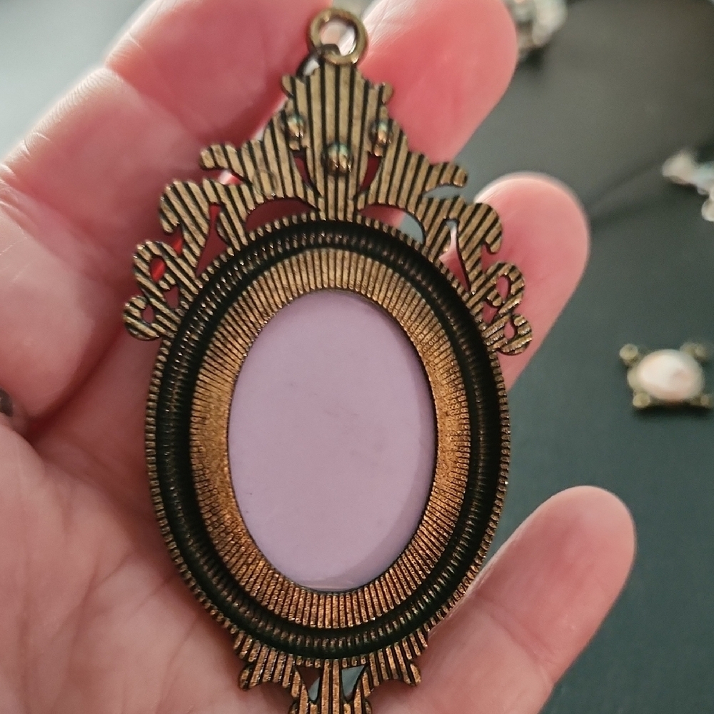 Purple Cameo Pendant Necklace - Picture 2 of 2